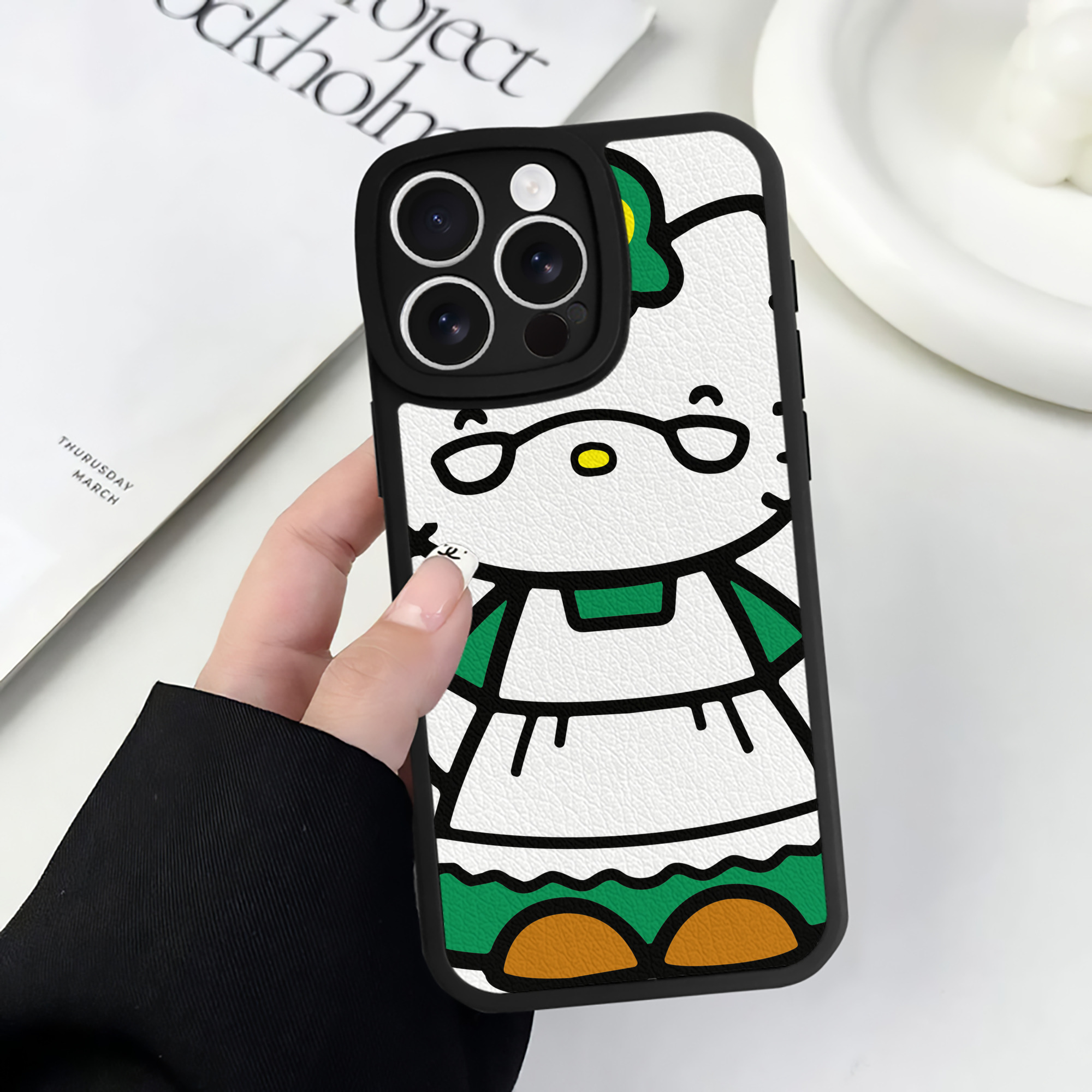 （画像用） Hello Kitty ハローキティ 【iPhone 16シリーズ対応】シリコンスマホケース（レザー調） 材質：シリコン